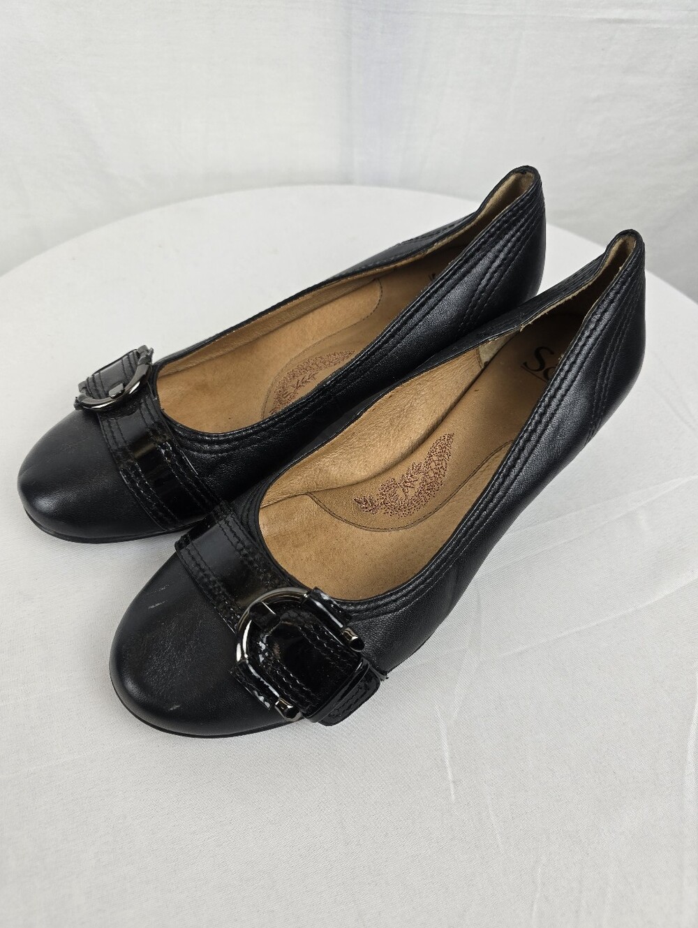 Sofft Comfort-Fit Black Leather Women’s Flats with Buckle Sz 8.5